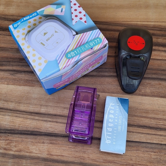 Scrapbooking Tools: 4-way Corner Punch, 7/8 Circle Punch & Mini Stapler - Picture 1 of 4